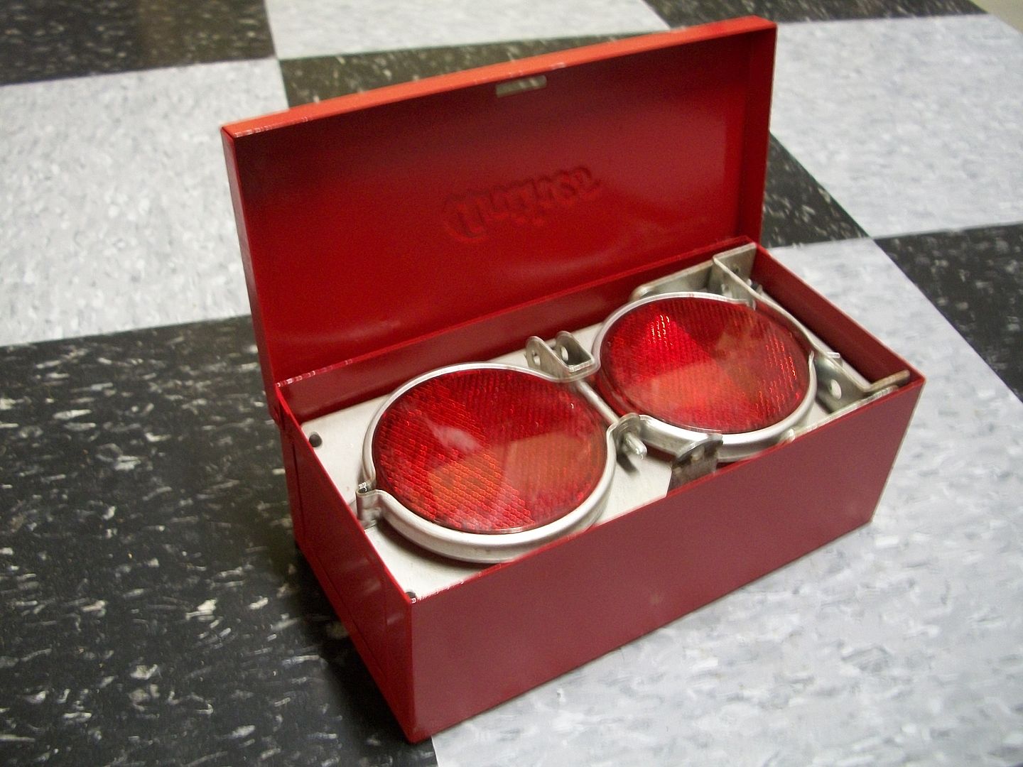 Uncle Atom Vintage car accessories